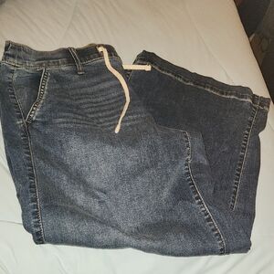 Torrid Weekend Wide Leg Crop Jeans. Medium Wash  Size 0